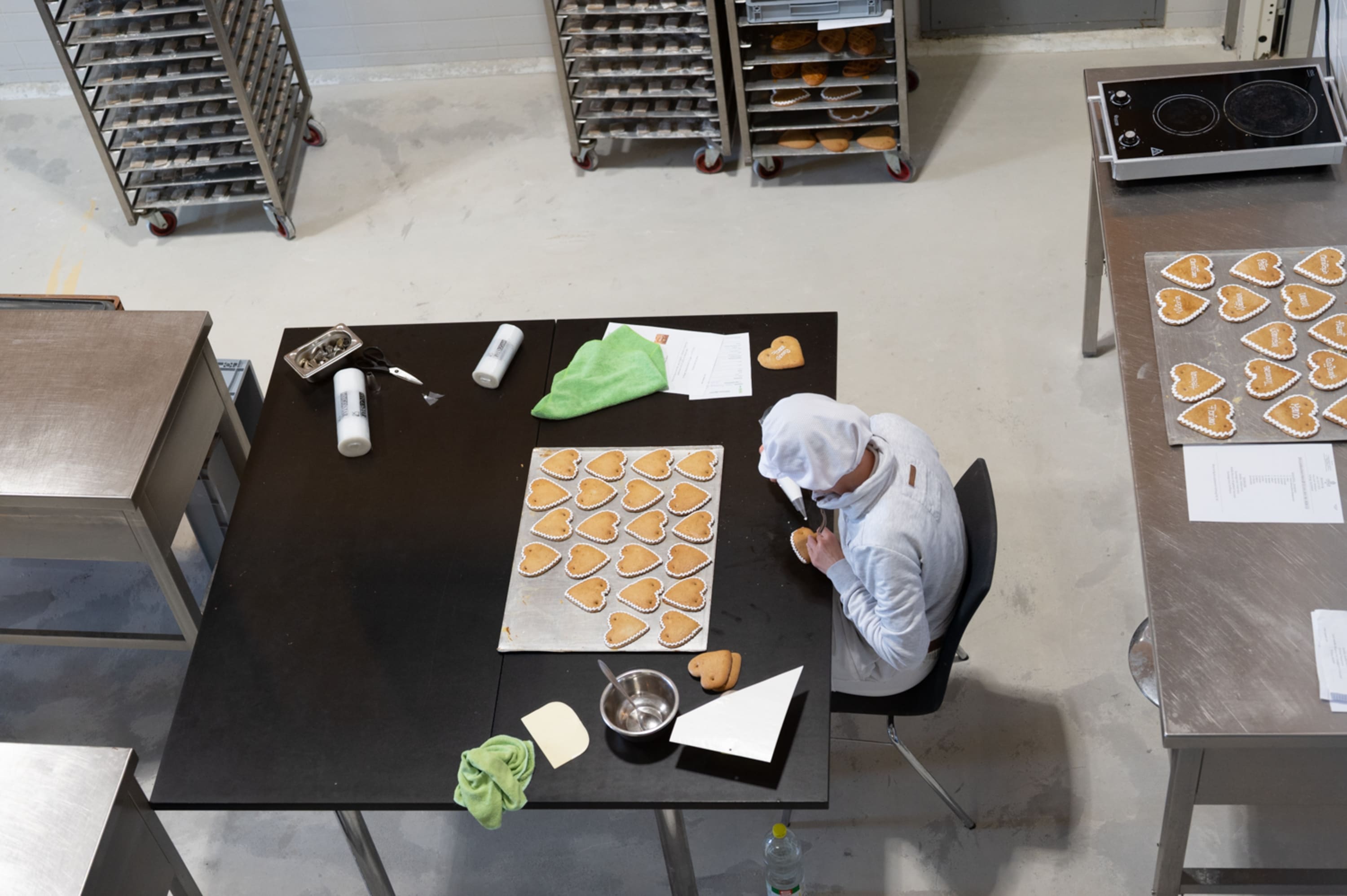 Blick in die Produktion in der erLebzelterei Pirker in Mariazell