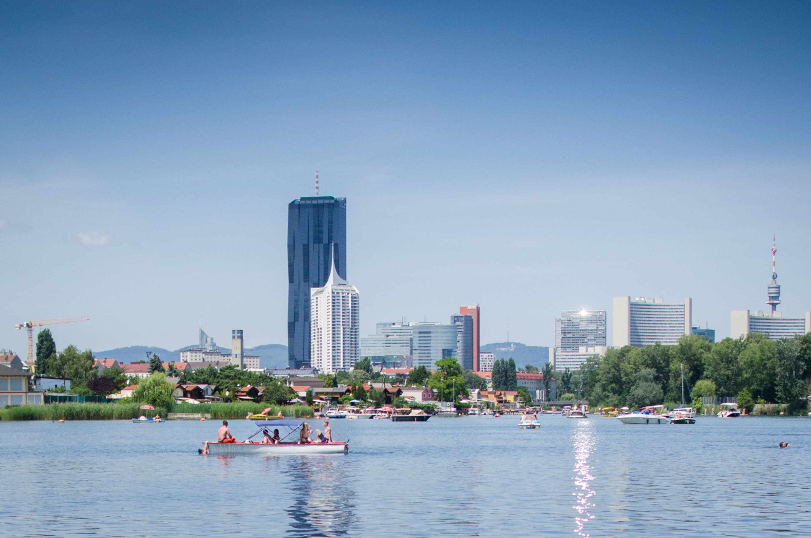 Boot fahren und Baden auf der Unteren Alten Donau