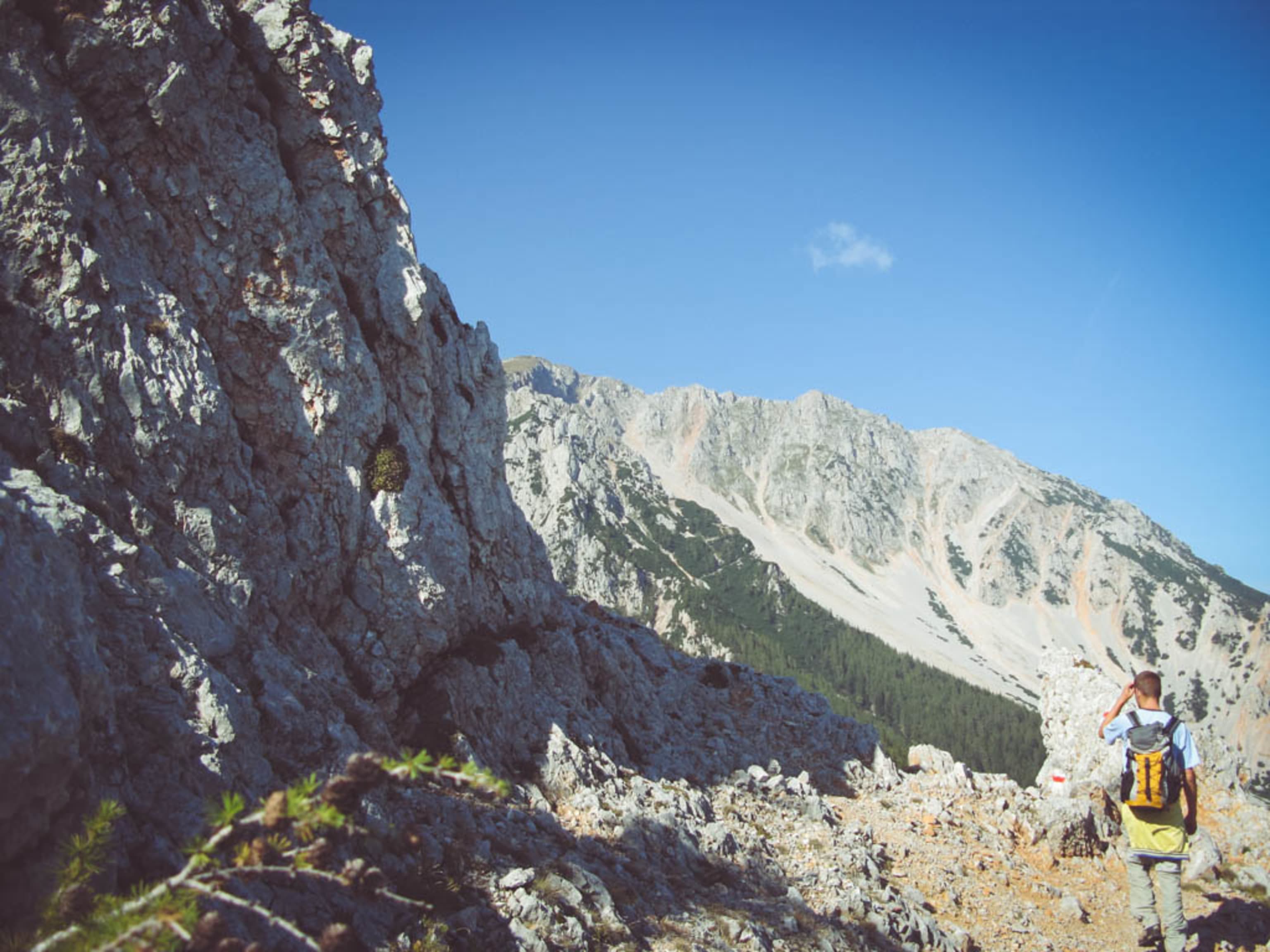 Wanderer auf der Breiten Ries am Schneeberg, Wanderung am nördilchen Grafensteig
