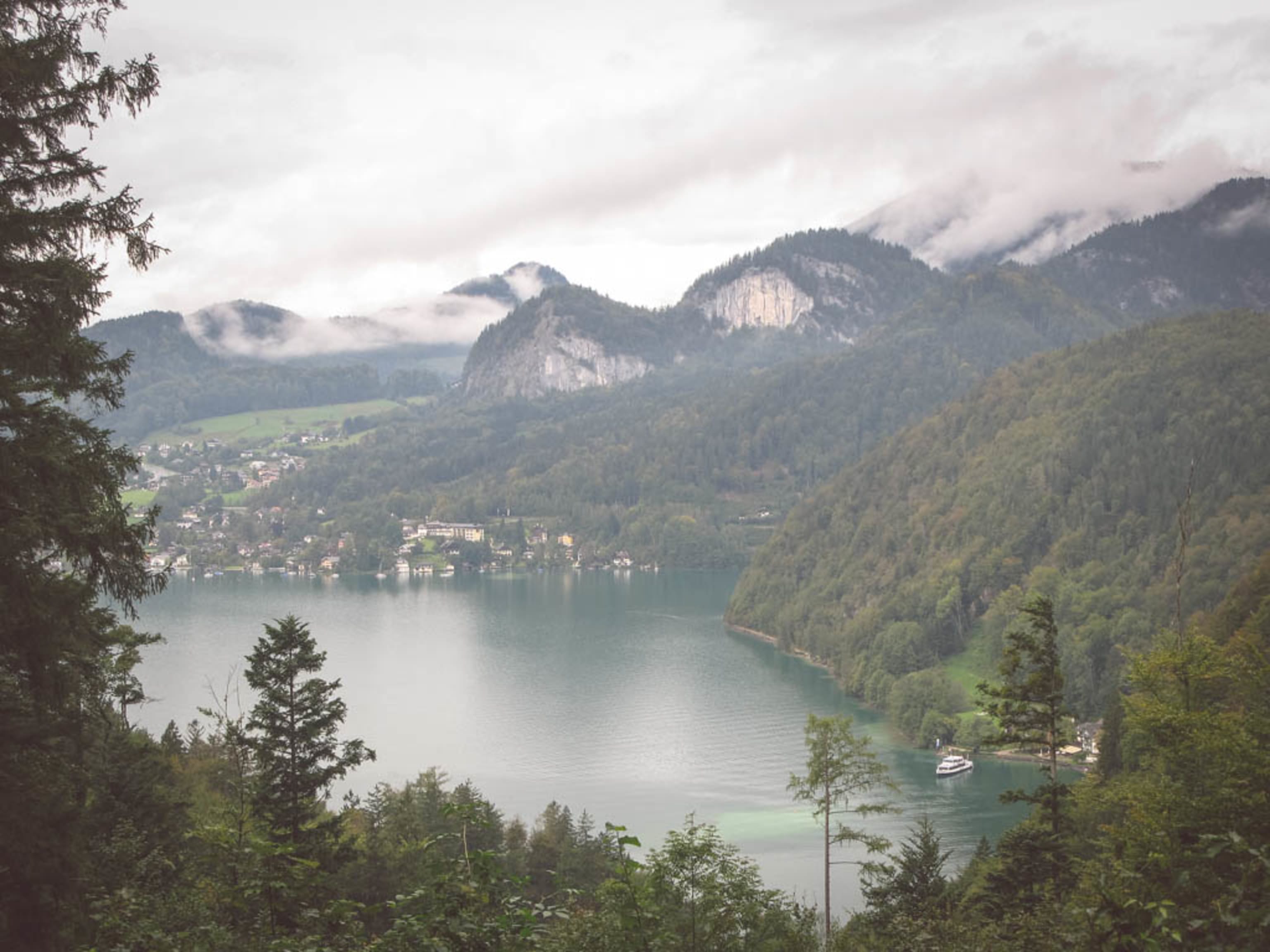Blick auf den Wolfgangsee am Pilgerweg zwischen St. Wolfgang und St. Gilgen