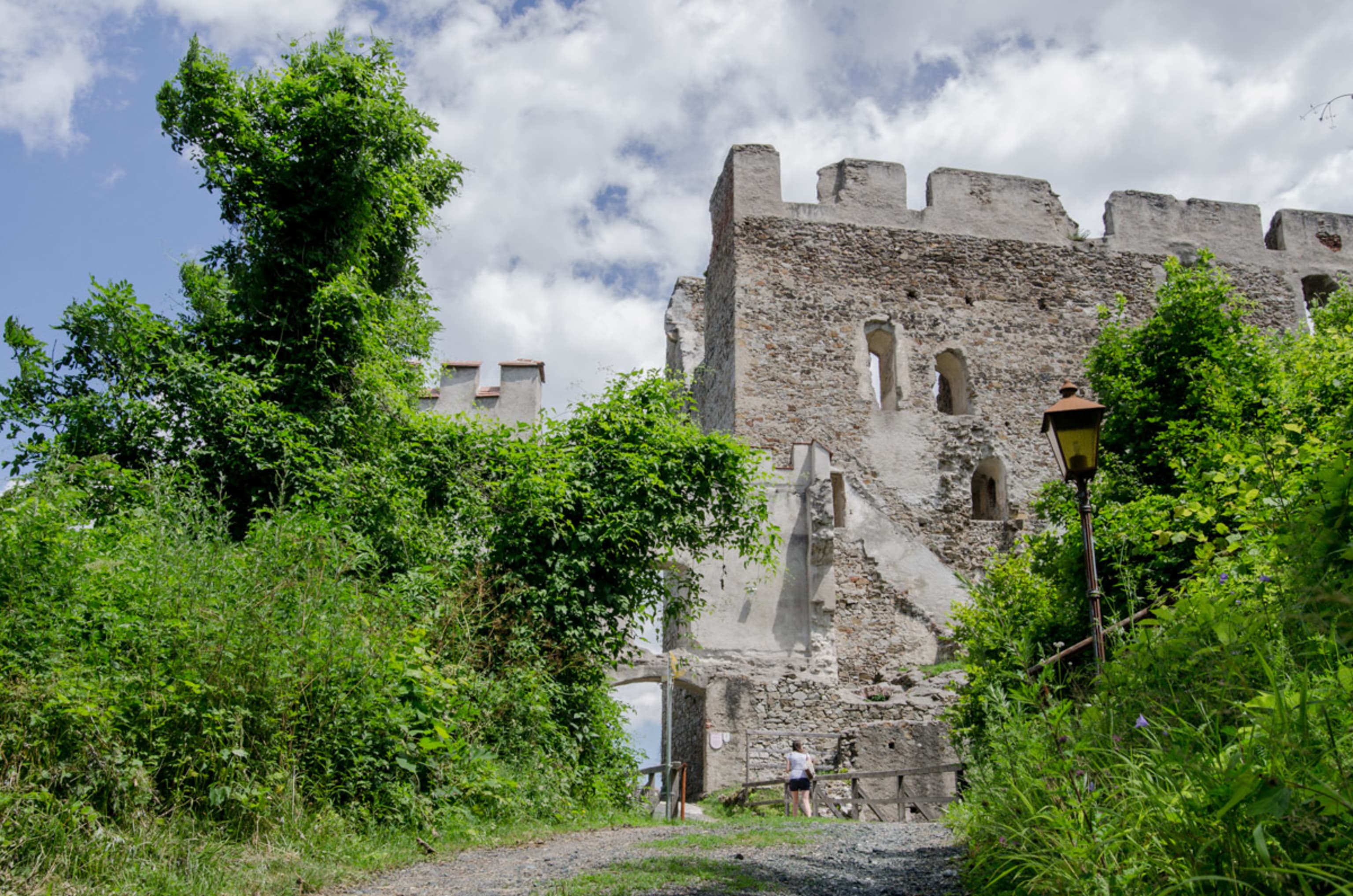 Ruine Kirchschlag Außenmauer der Burg
