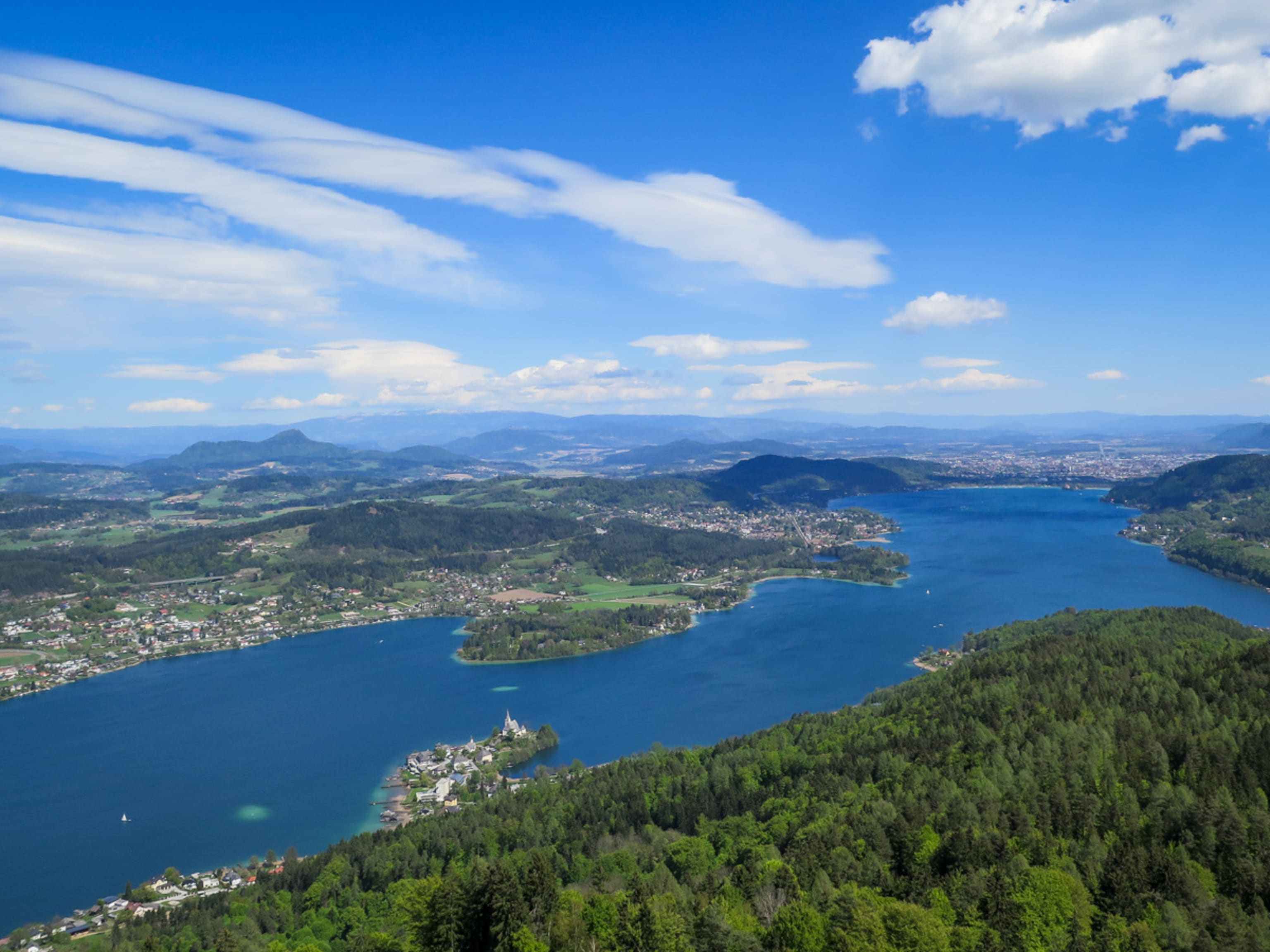 Aussicht auf den Wörthersee vom Pyramidenkogel aus