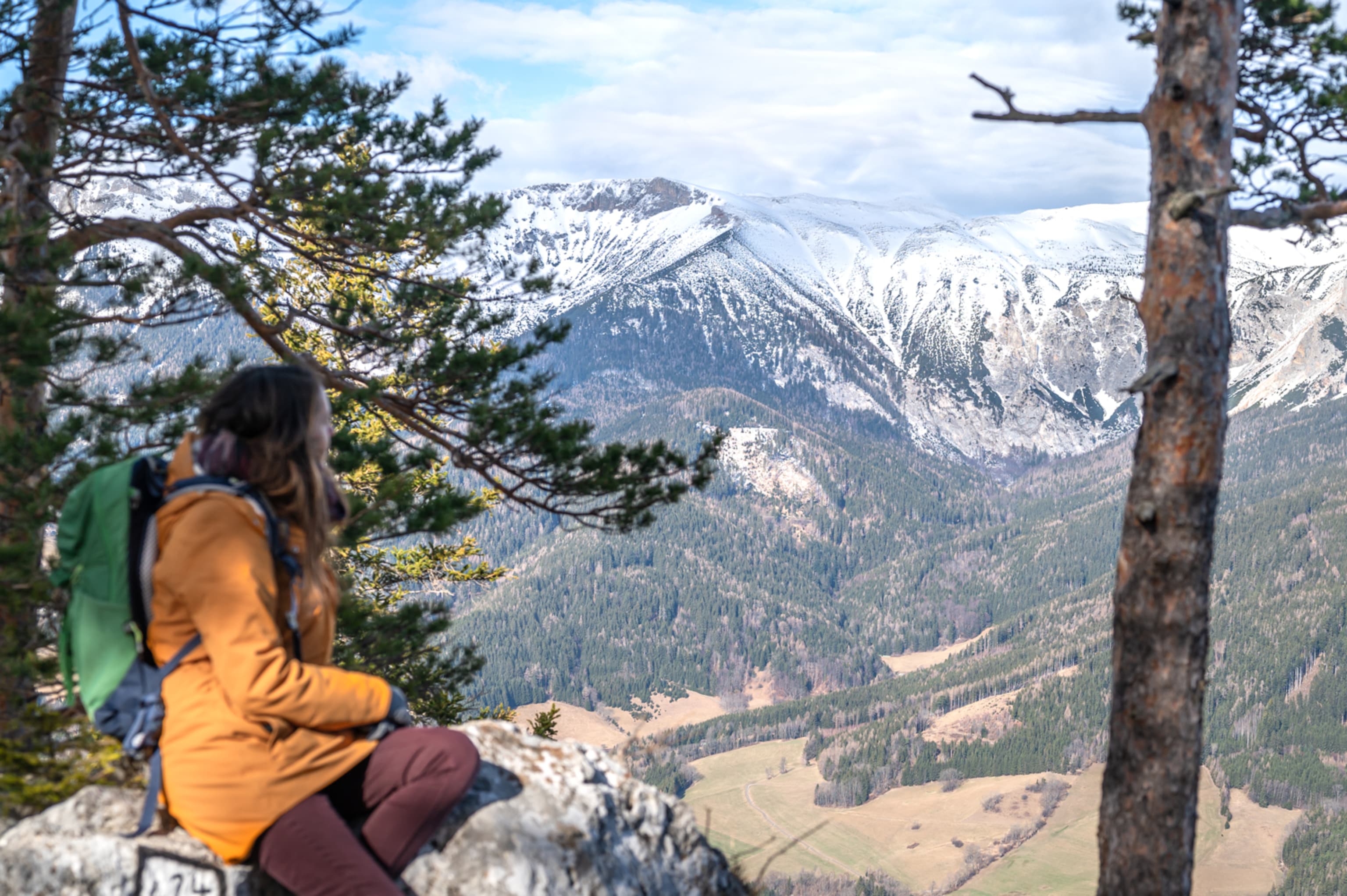 Aussicht auf den Schneeberg oberhalb der Luckerten Wand, Wanderer