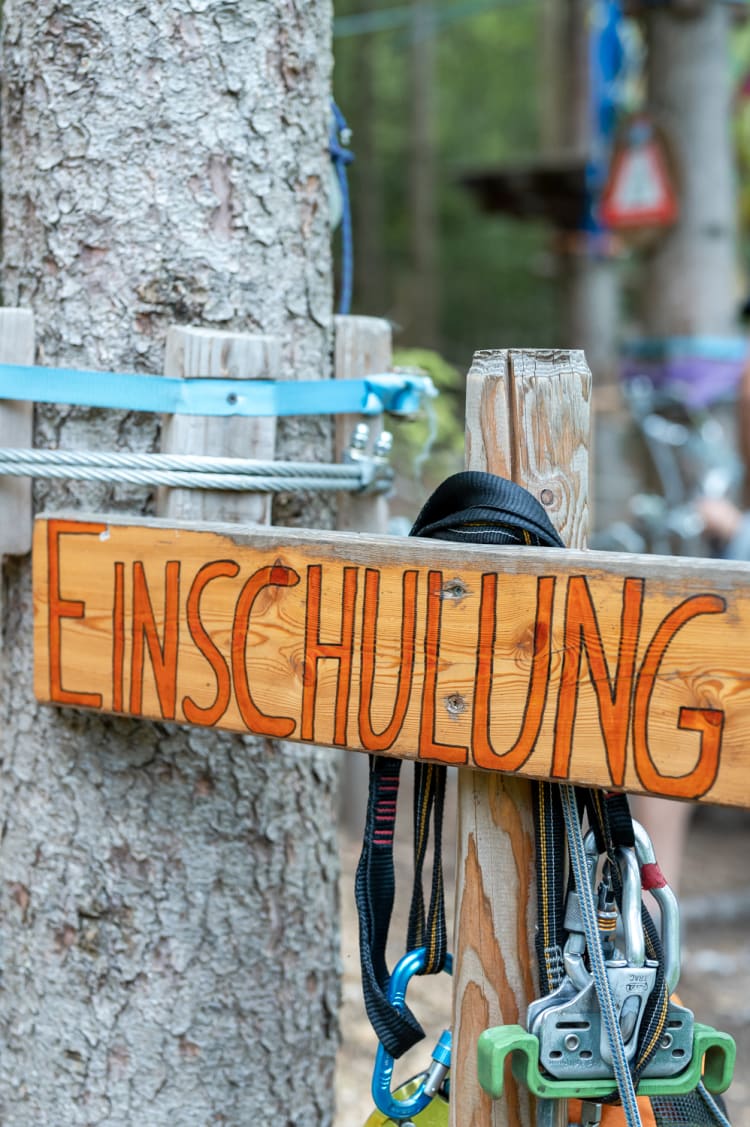 Schild Einschulung im Kletterpark Natur macht Sinn