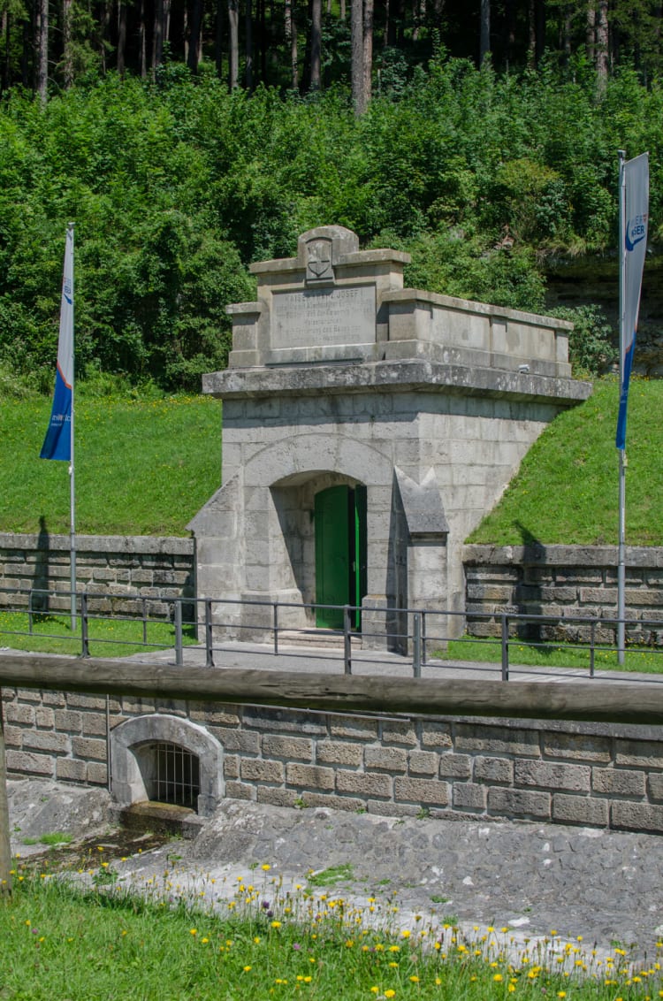 Kaiserbrunnen der 1. Wiener Wasserleitung in Kaiserbrunn, End- und Startpunkt des Naturlehrpfads in Kaiserbrunn