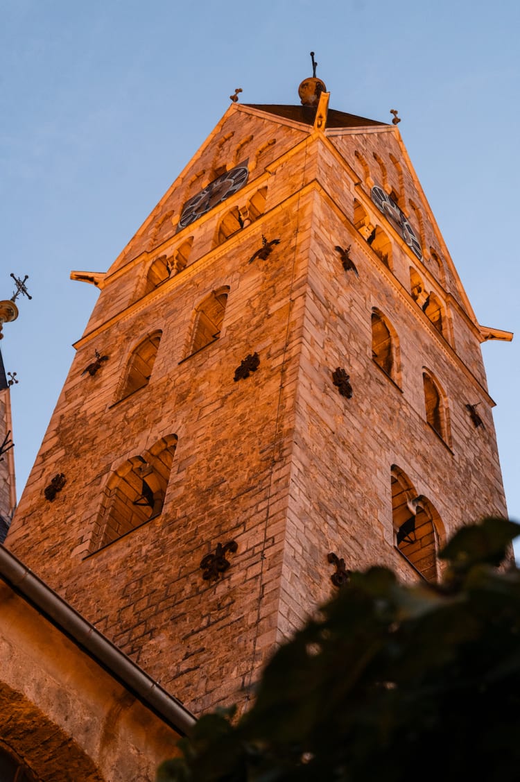 Kirchturm in Friesach nachts