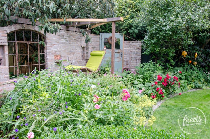 Liege im Schaugarten Rainbows End Nähe Tulln