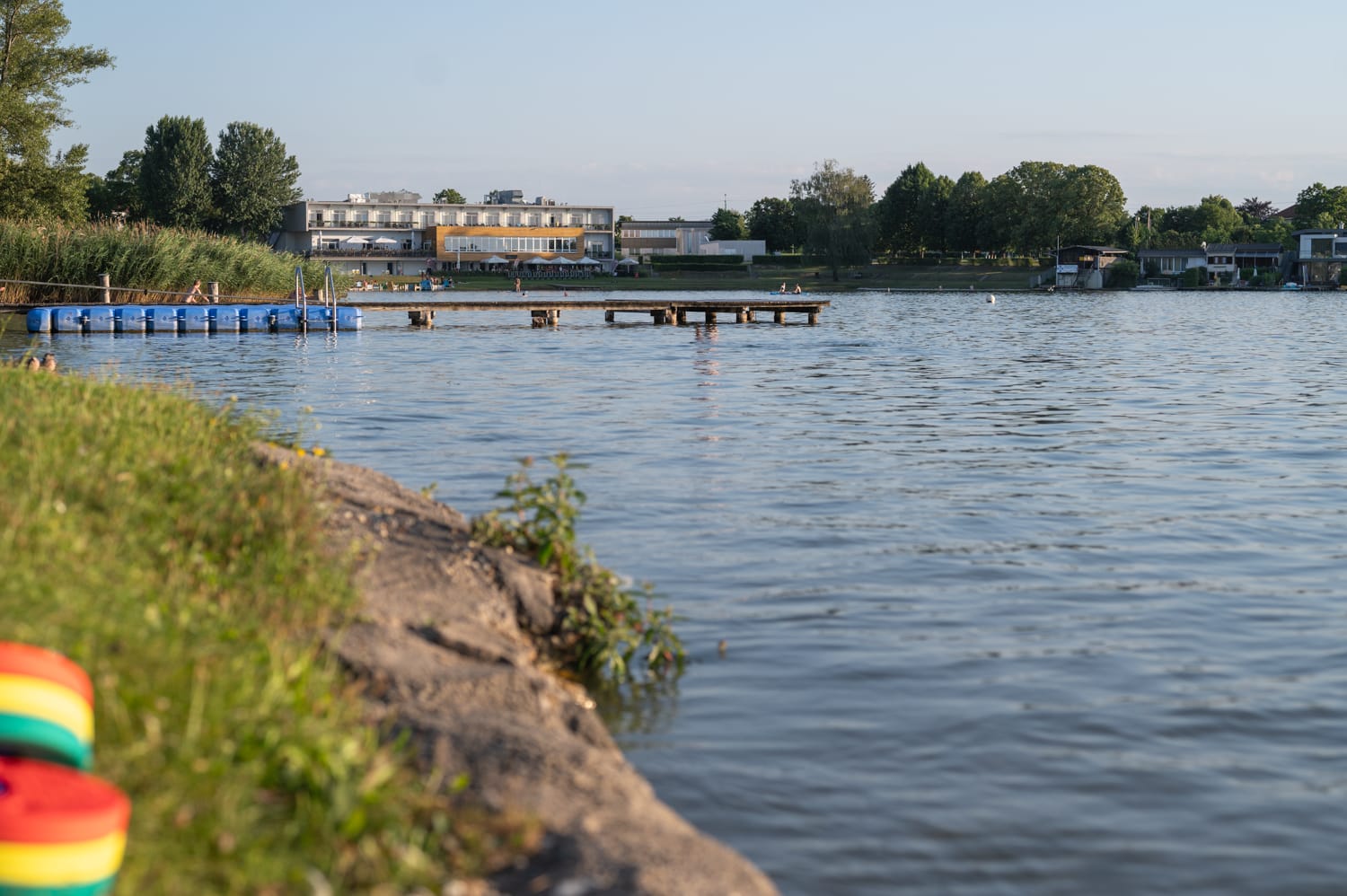 Neufelder See Blick in Richtung Restaurant