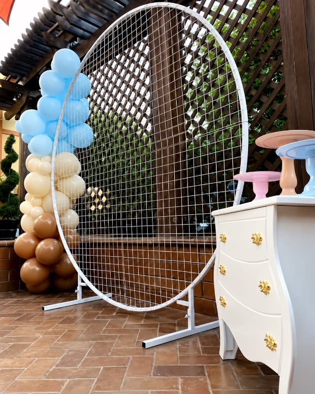 White Mesh Round Metal Arch – 7ft Tall