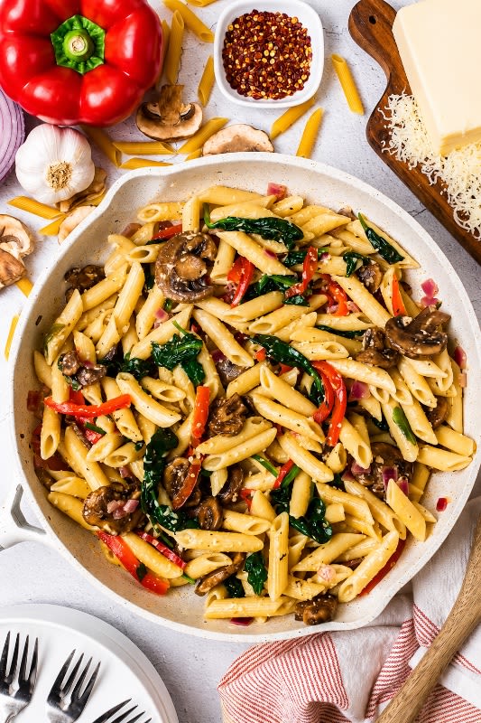 Primi Vegan Garlic Fusilli with Mixed Veggies and Red Pepper in Garlic Olive Oil