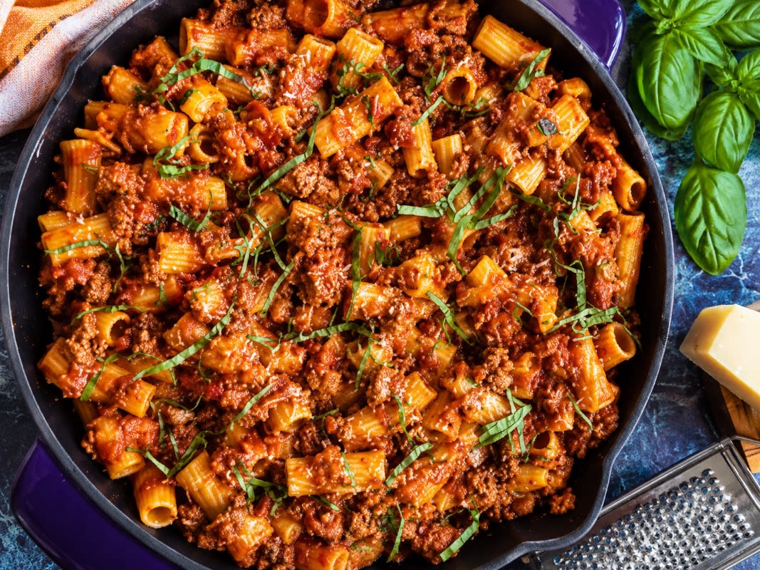 Primi Rigatoni with a Lightly Spicy Meat and Tomato Sauce