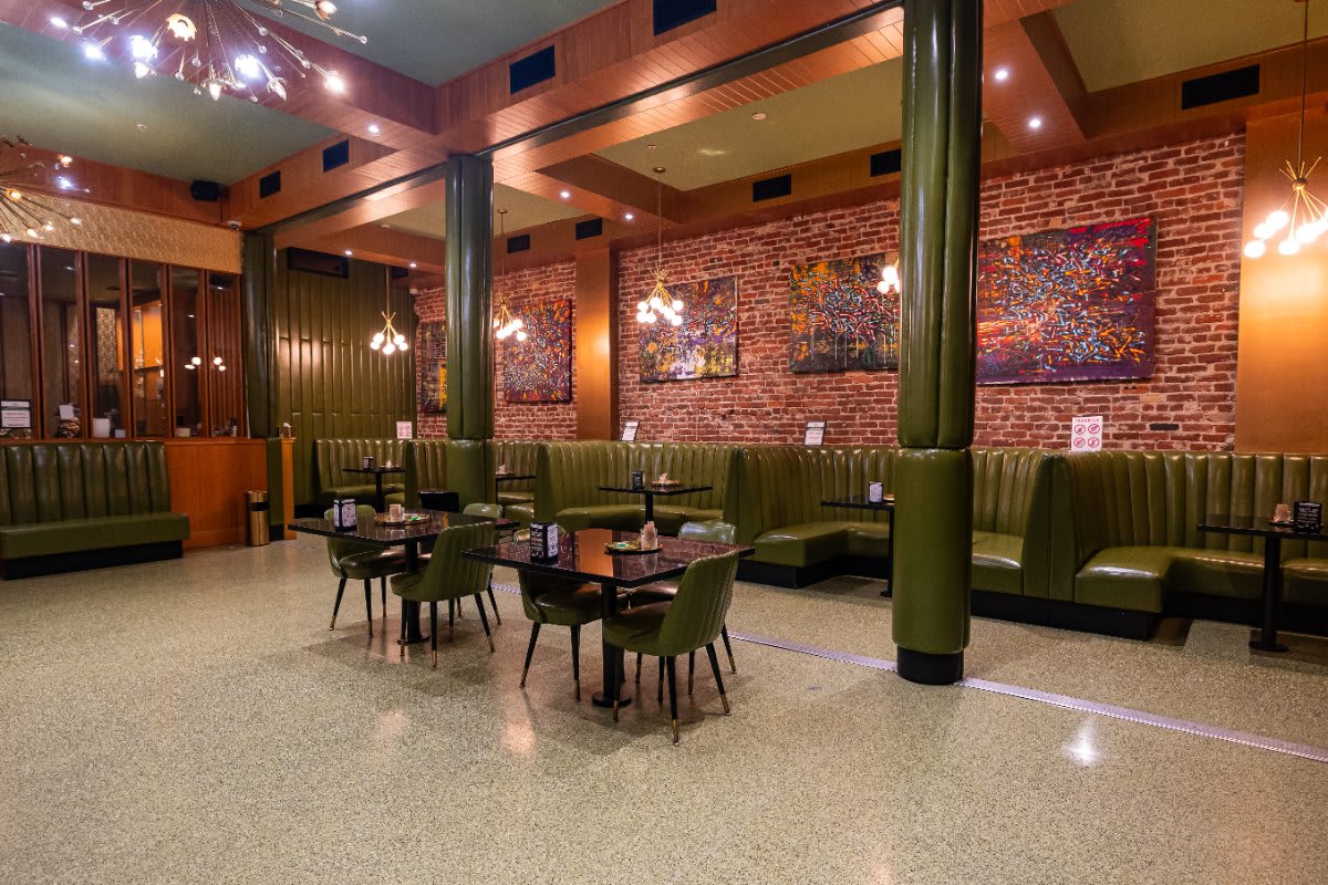 The Lounge at Moe Greens