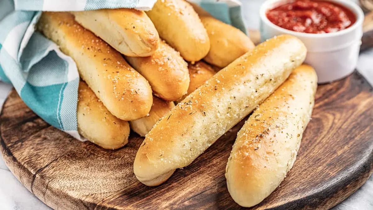 Fresh Baked Breadsticks (2 Pieces)