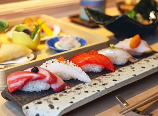 OMAKASE (OH-MAH-KAH-SEI) SUSHI