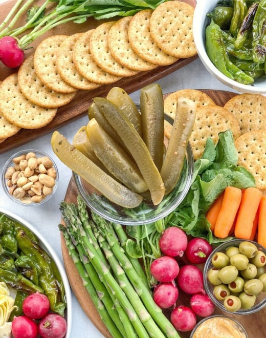 Crudité Platter - Assorted Raw Veggies with Ranch or Hummus