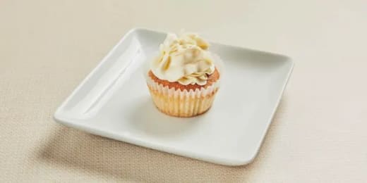 Lemon Poppyseed Cupcake