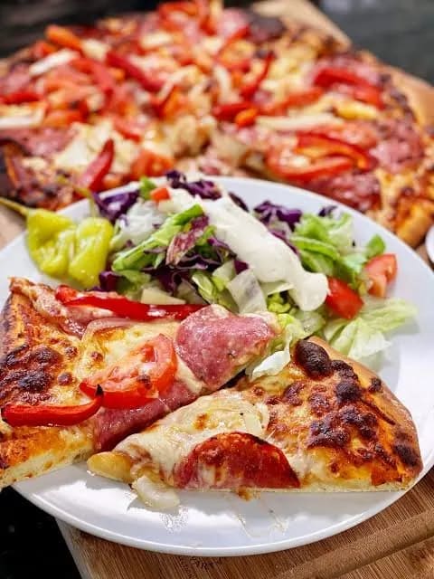 Individual Pinsa & Side Salad Lunch