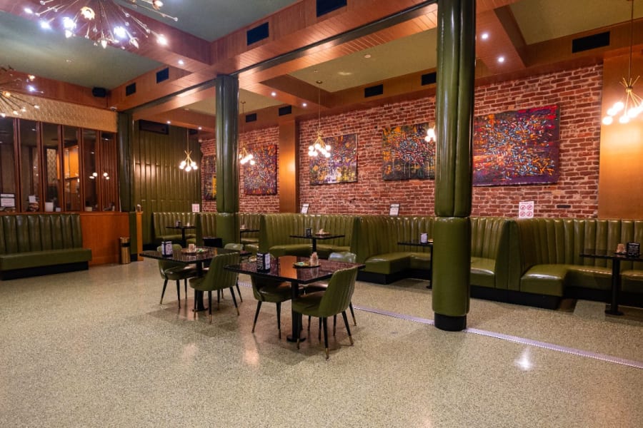 The Lounge at Moe Greens