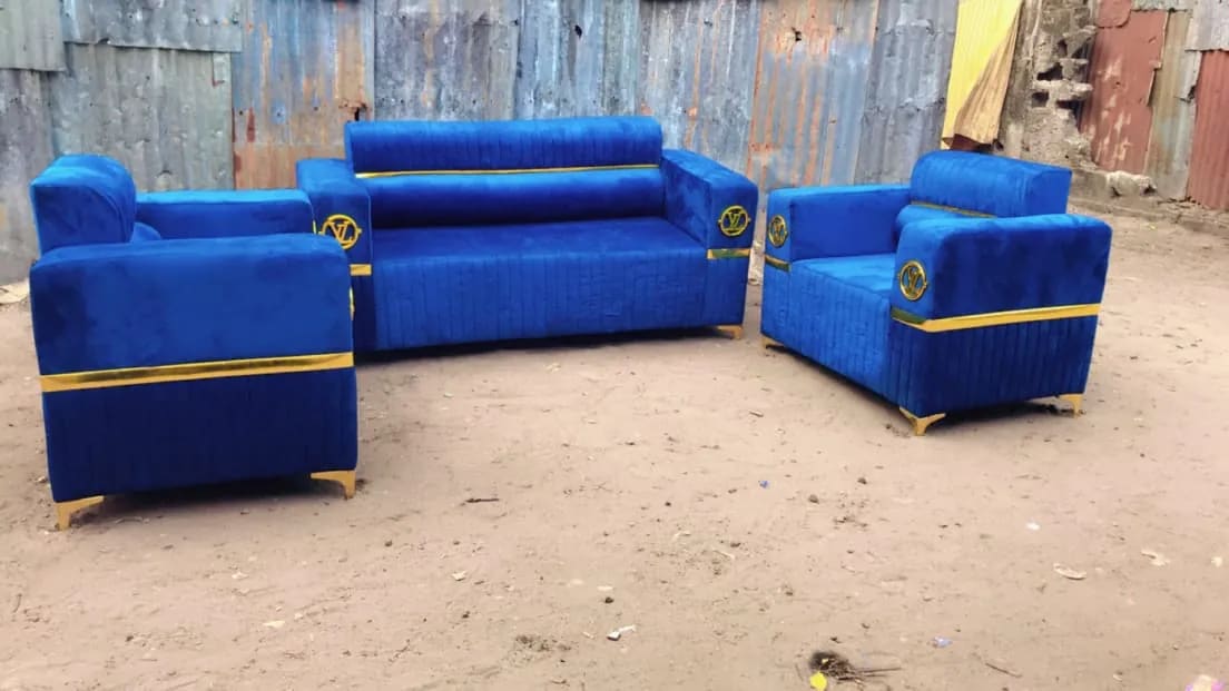 Fauteuil bleu et doré