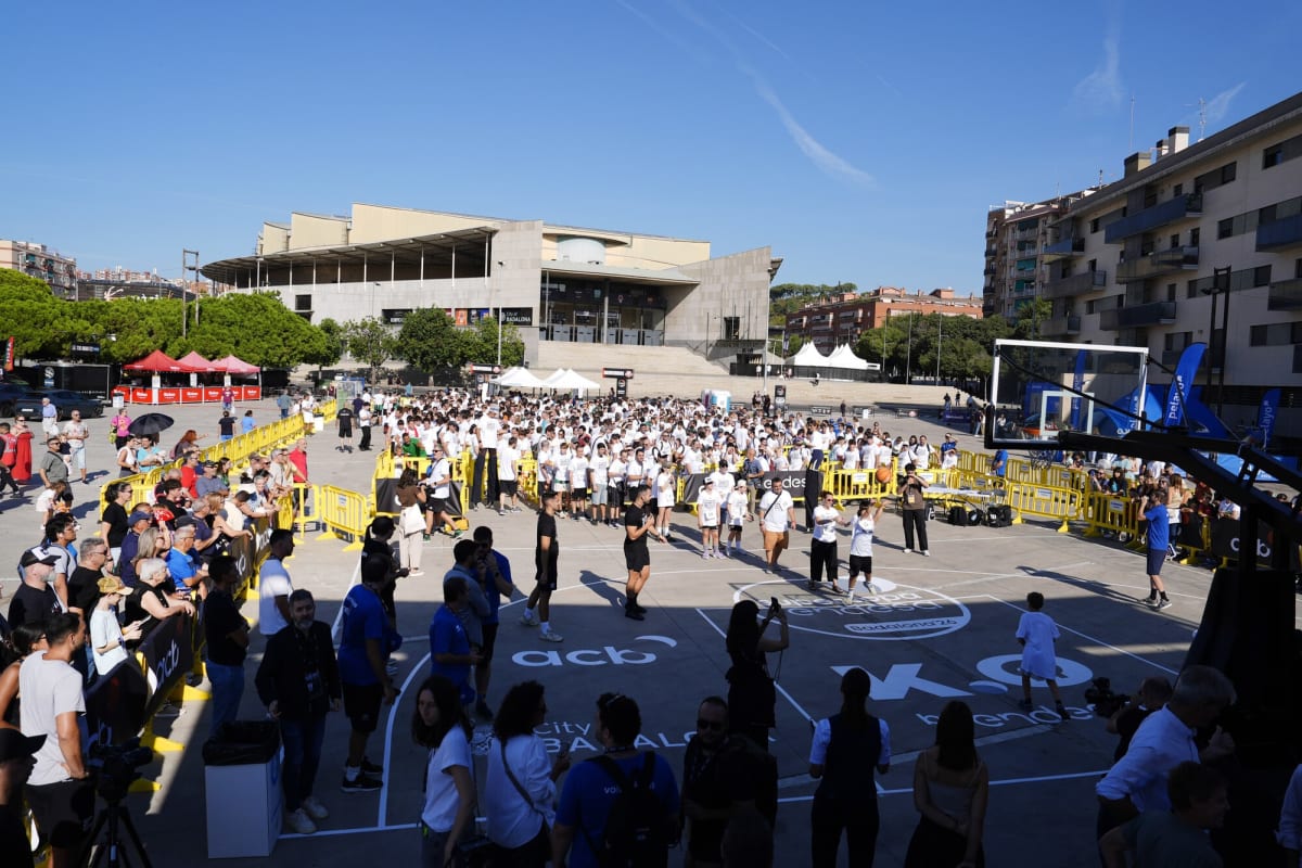 782 People in Spain Break Basketball World Record