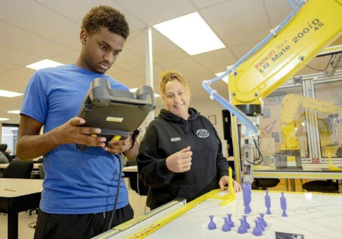 Ohio School Transforms Robotics Program for Factory Jobs