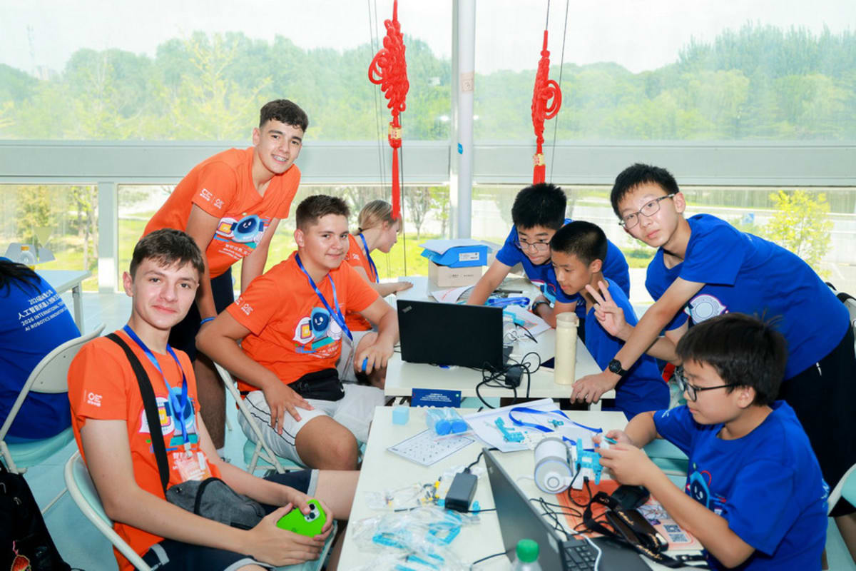 400 Teen Coders From 21 Nations Compete in Beijing