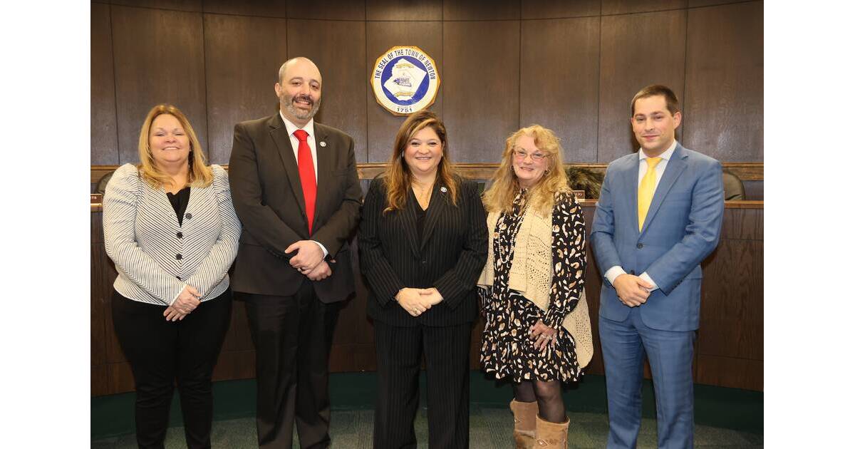 Three Neighbors Use Chainsaw to Free Man Trapped by Tree