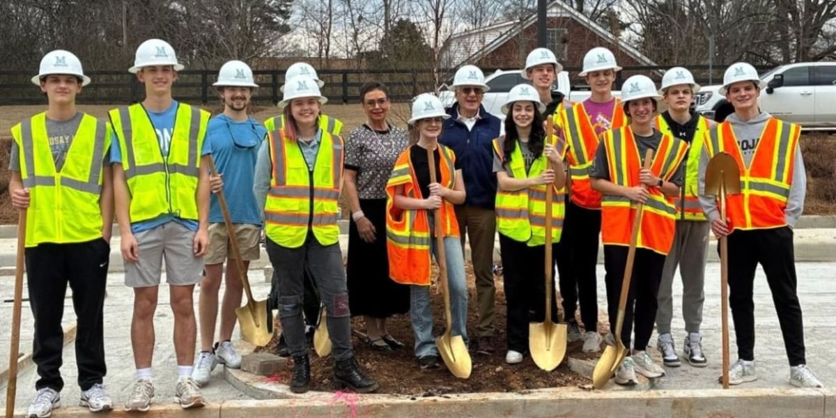 Alabama Volunteers Build Ramp for Grandparents Raising 7-Year-Old - Image 4