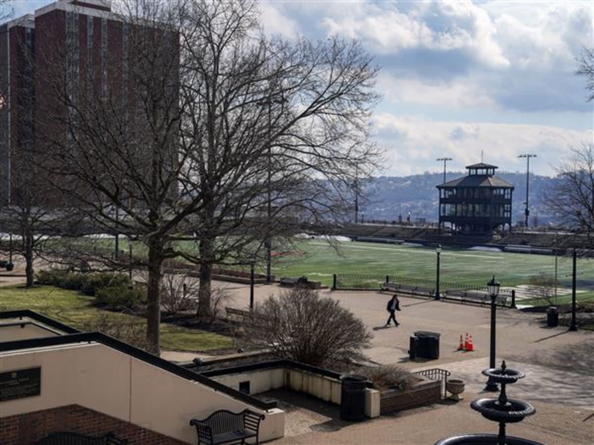 Duquesne Students Help 400 Families File Free Tax Returns - Image 2