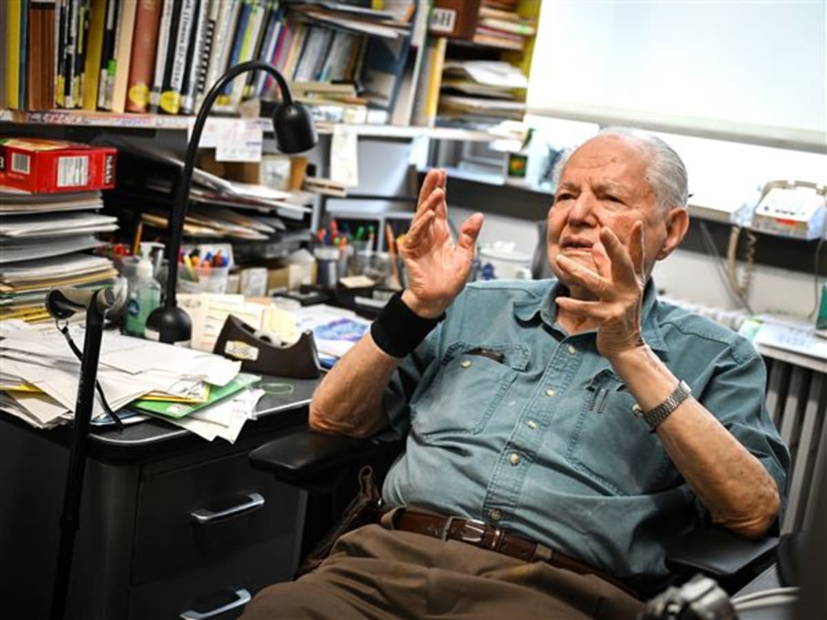 100-Year-Old Physicist Still Working on AI's Future - Image 2
