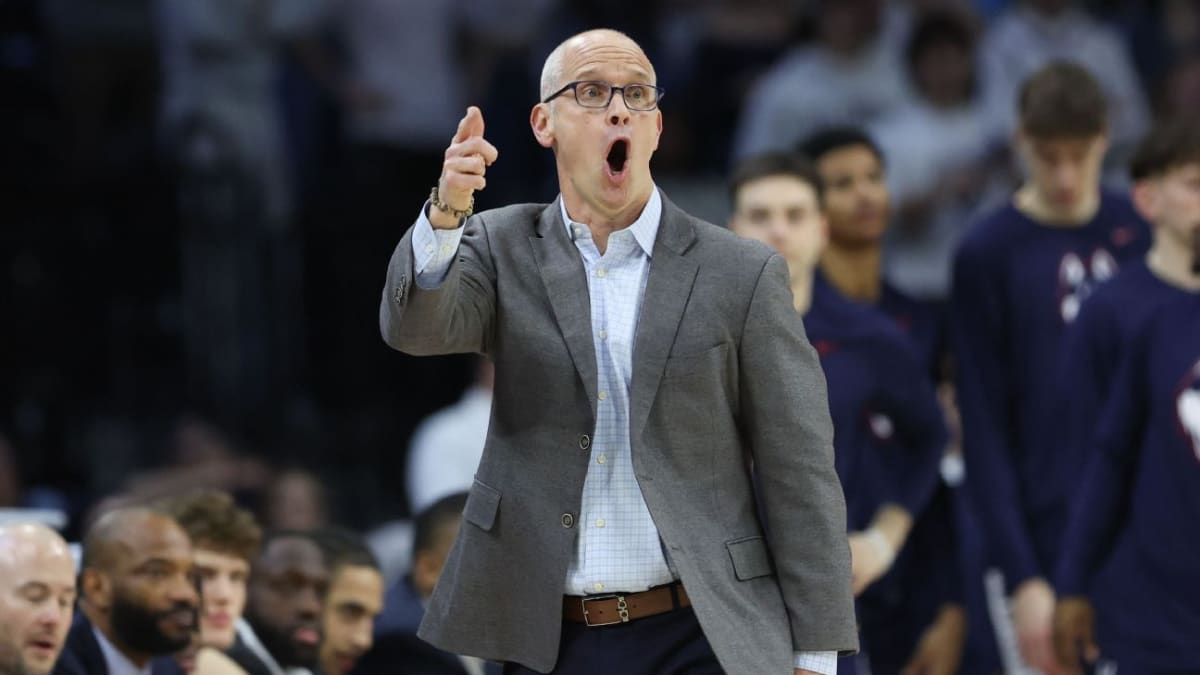 UConn's Hurley Asks Rival Fans to Unite for Sweet 16