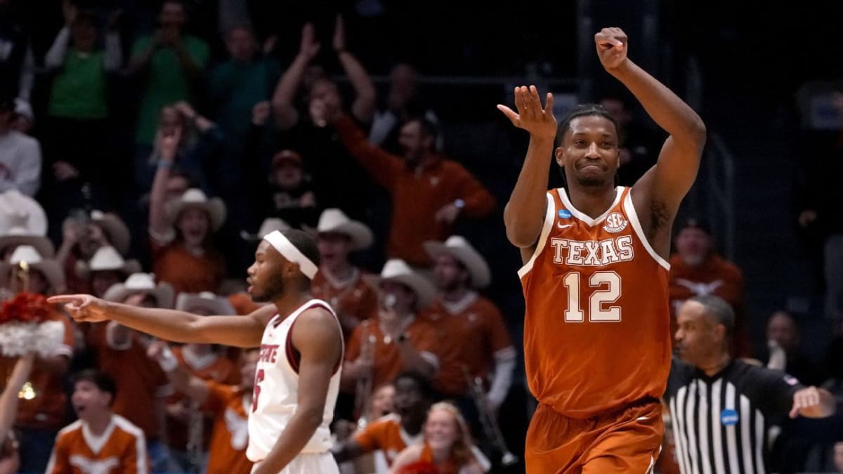 Texas Wins on Buzzer-Beater to Keep March Dream Alive