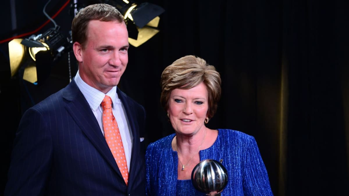 Peyton Manning and Pat Summitt smiling together at the 2012 ESPYS awards ceremony
