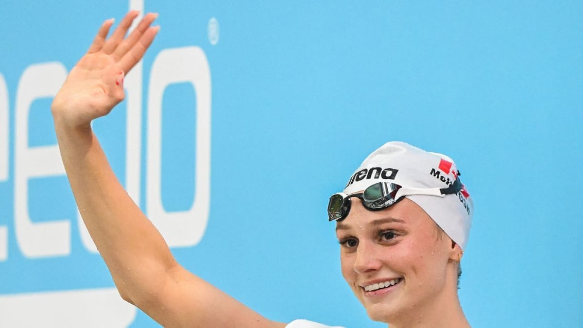 Summer McIntosh celebrates in pool after breaking 200-meter butterfly world record in Montreal