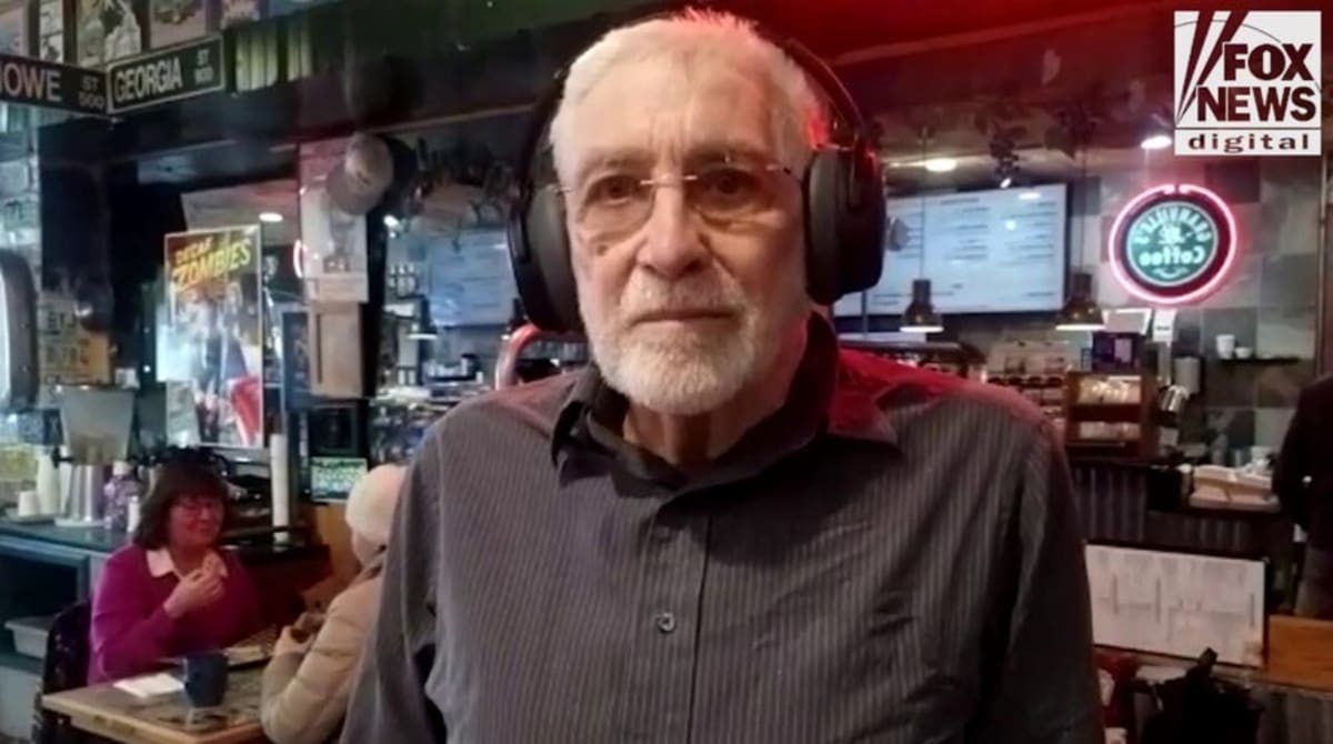 80-Year-Old Bakes 6,000-Pound Carrot Cake for His Birthday - Image 3