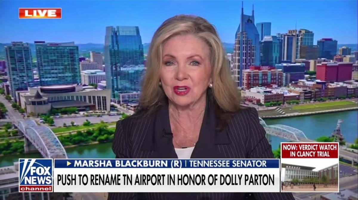 Nashville Airport to Be Named After Dolly Parton - Image 3