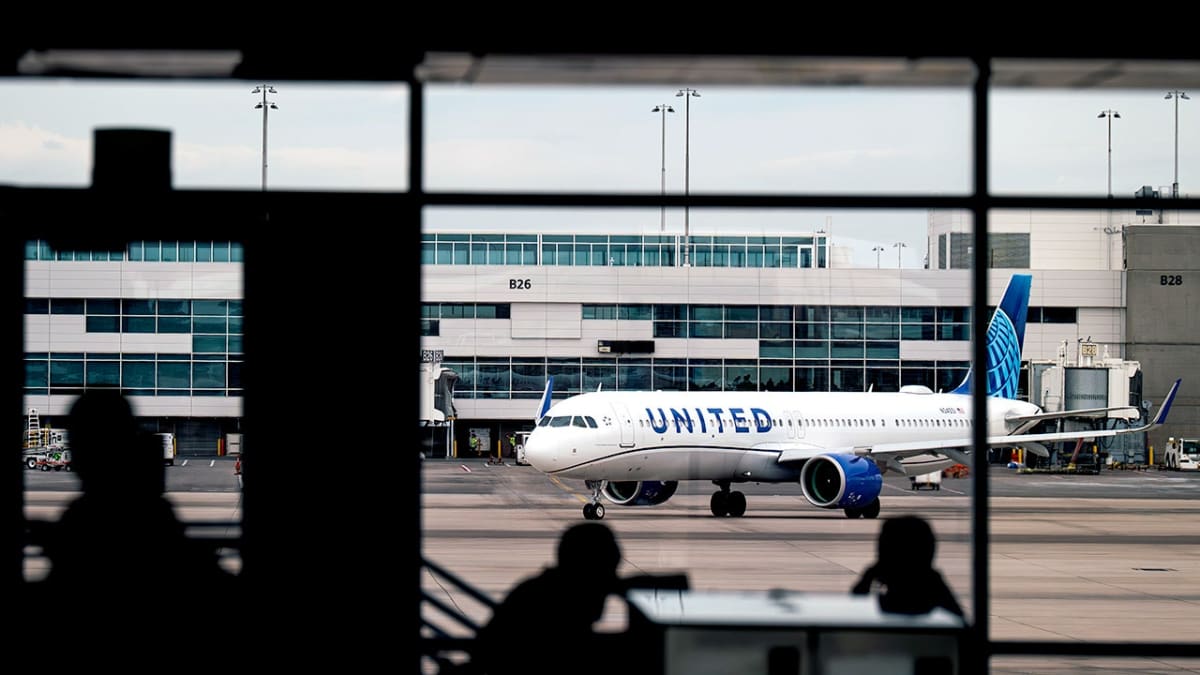 United Airlines cabin interior showing shared table between window and aisle seats