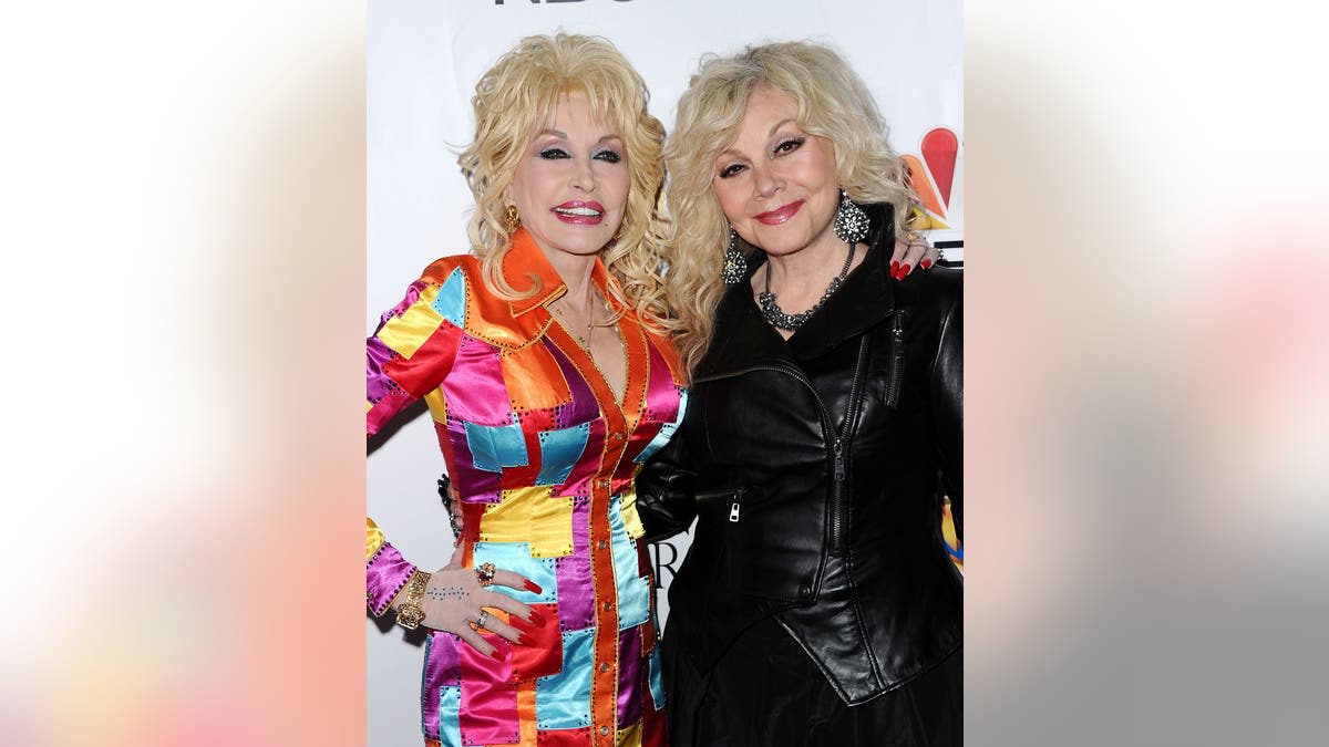 Dolly Parton Offered to Test Experimental Drugs for Others - Image 4