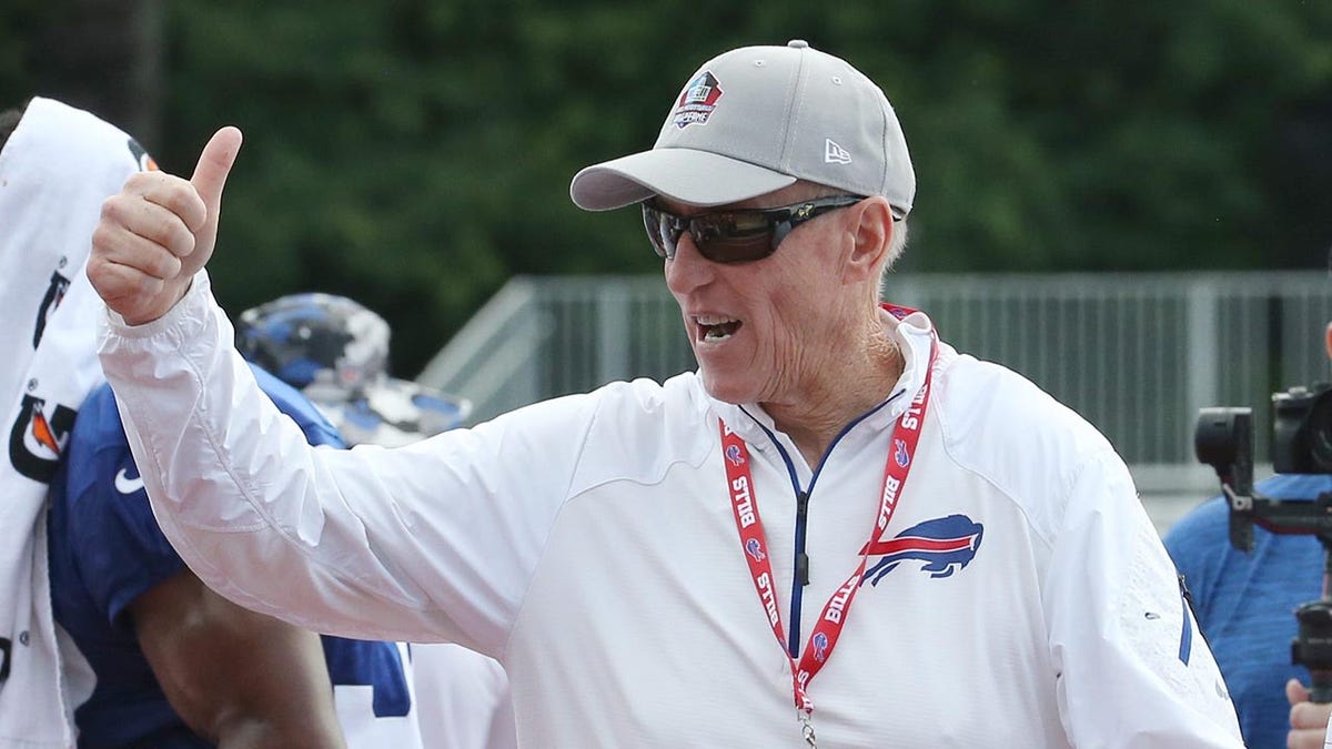 Bills Legend Jim Kelly Recovering Well After Spring Stroke - Image 5