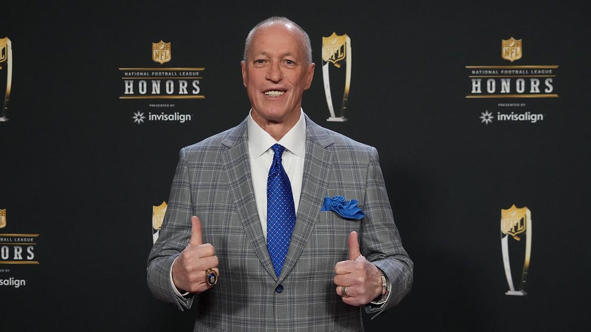 Bills Legend Jim Kelly Recovering Well After Spring Stroke - Image 4