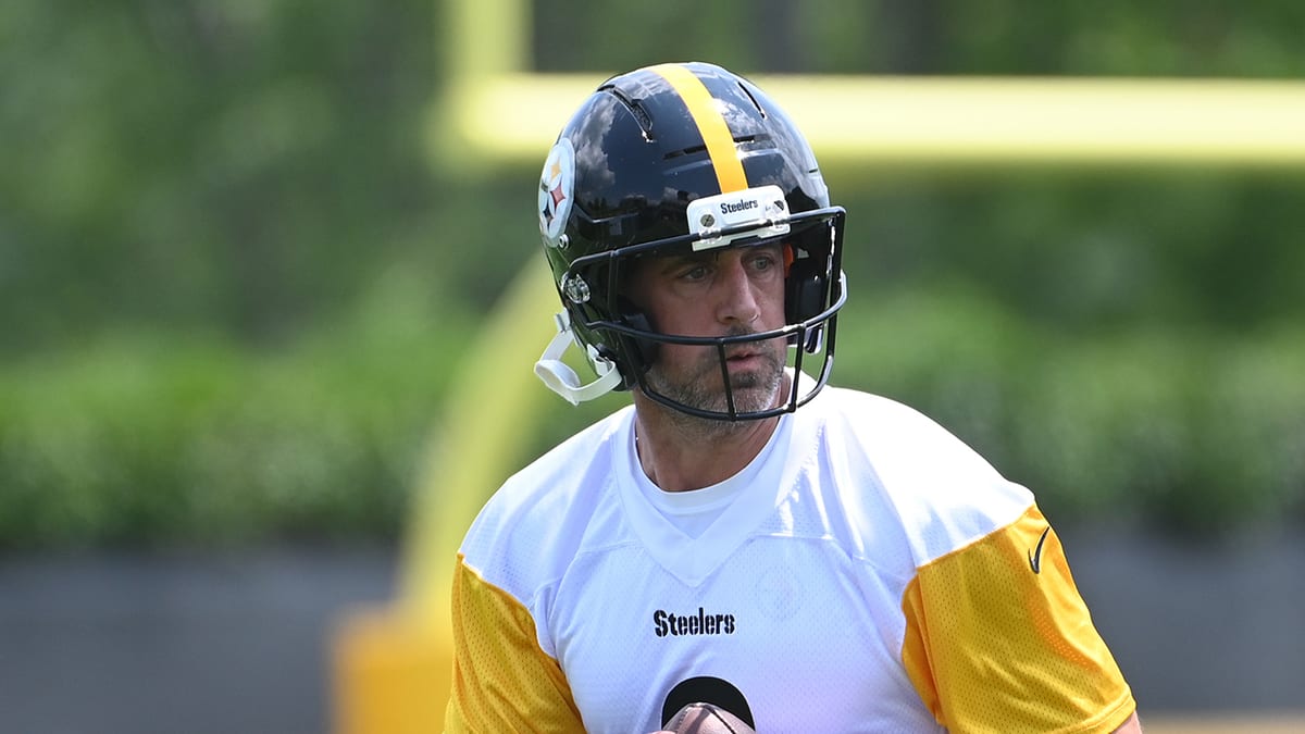 Aaron Rodgers Credits Wife for Healing 10-Year Family Rift - Image 5