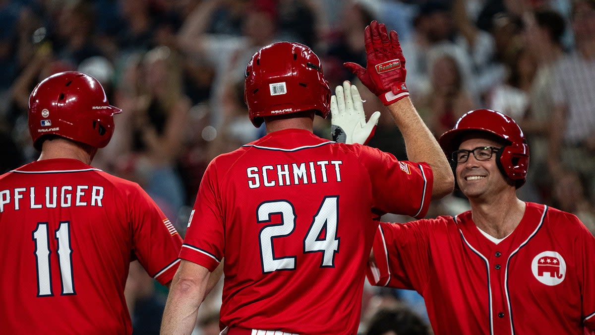 Senator's 30-Year-Old Glove Makes Viral Catch - Image 4