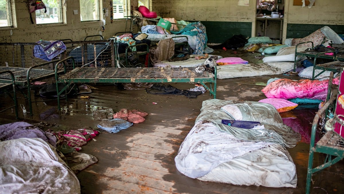 Black Hawks rescue 202 campers from Missouri flood zone - Image 4