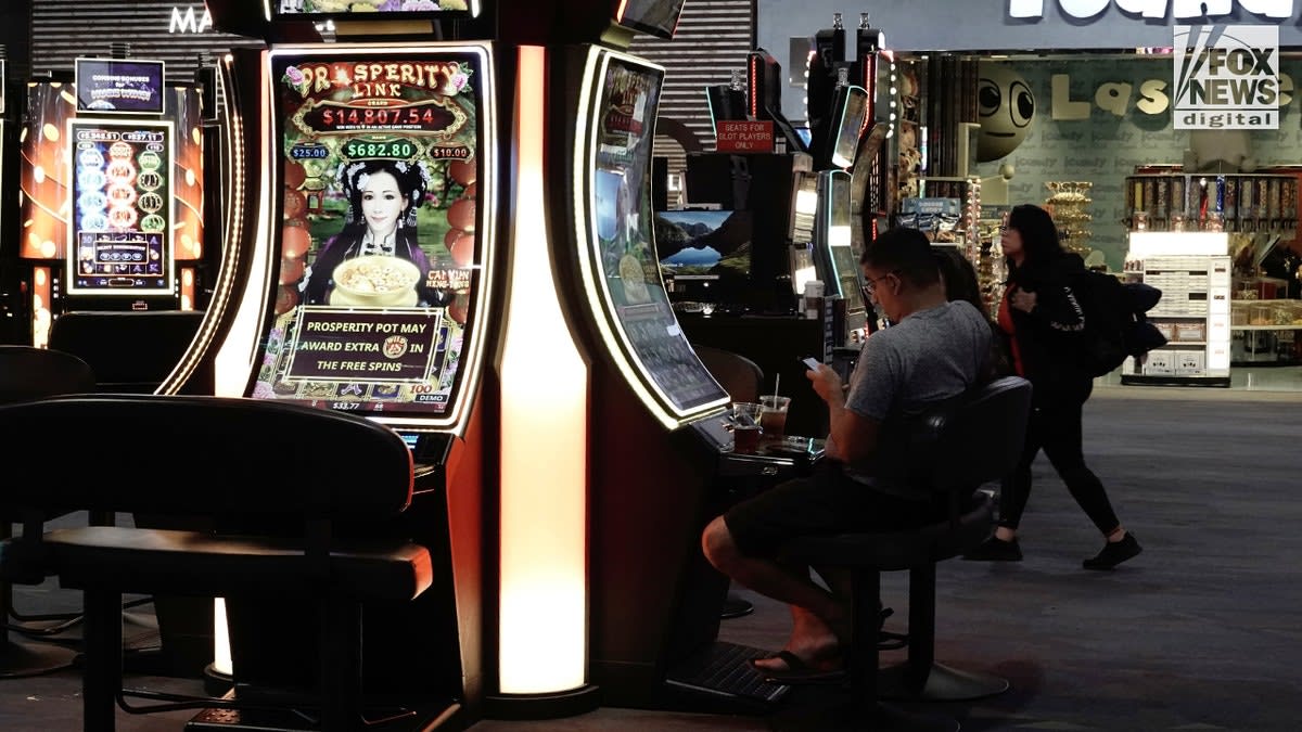 Traveler Wins $3.3M Jackpot at Las Vegas Airport - Image 5