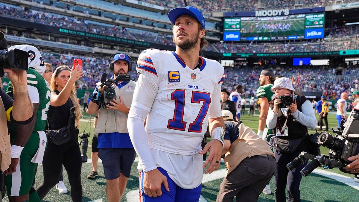 Josh Allen Surprises Kids at Recess, Pure Joy Ensues - Image 5