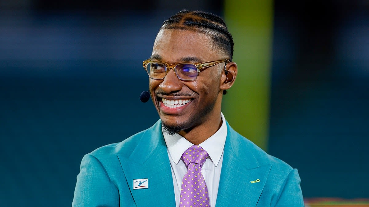 Robert Griffin III Honors 600,000 Fallen at DC Memorial - Image 5