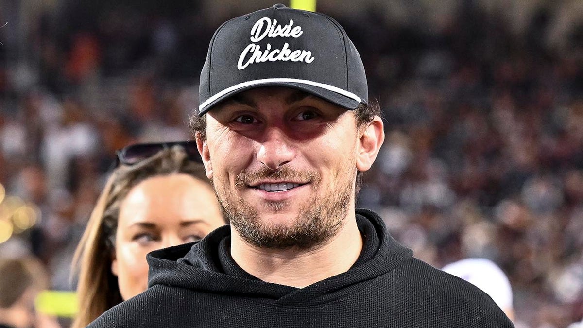 Johnny Manziel Wins His First MMA Fight in 1st Round - Image 4