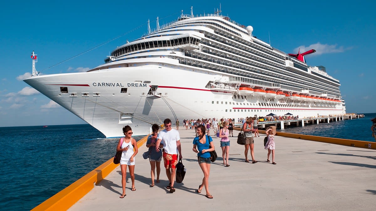 Cruise Passenger Dives In to Save Drowning 84-Year-Old - Image 5