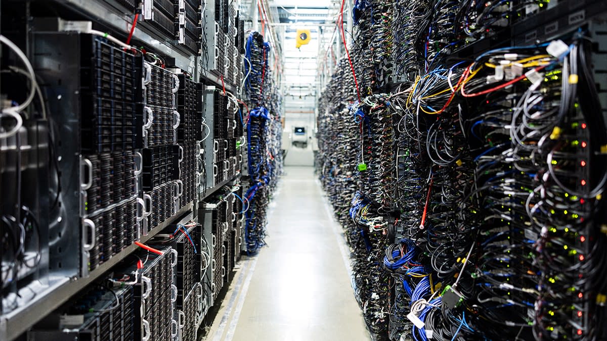Maine Pauses AI Data Centers to Study Energy Impact - Image 5