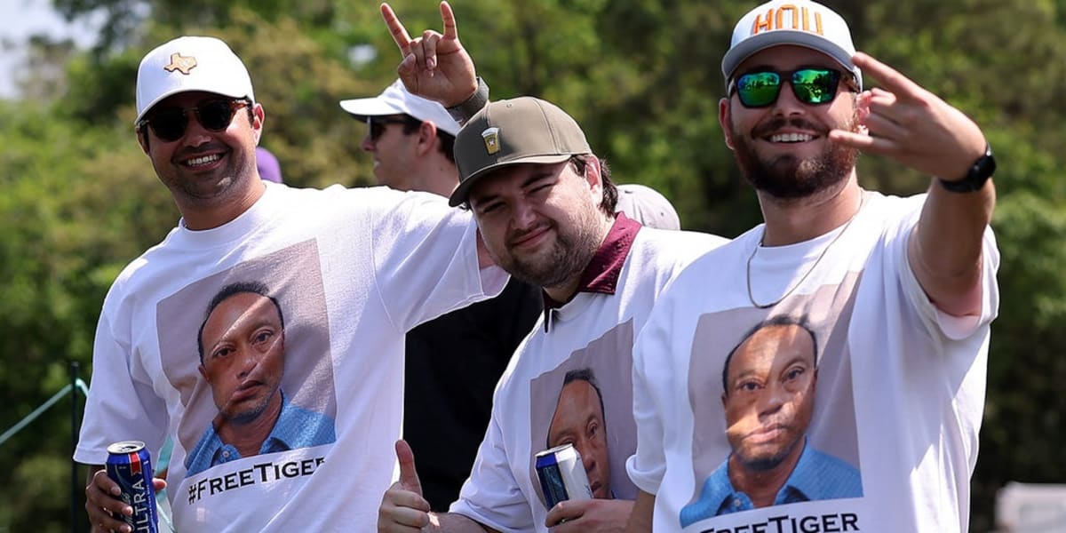Golf Fans Show Support for Tiger Woods in Houston - Image 2